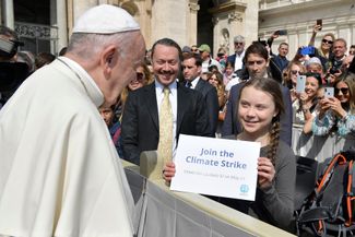 Swedish environmental activist Greta Thunberg meets Pope Francis on April 17, 2019.