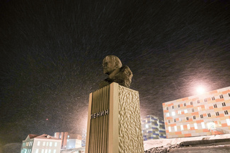Бюст Ленина — второй по близости к Северному полюсу в мире. Самый северный находится в нежилом российском посёлке Пирамида в ста километрах от Баренцбурга