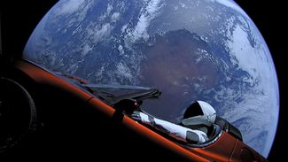 Автомобиль Илона Маска, запущенный в космос с помощью ракеты Falcon Heavy, 8 февраля 2018 года.