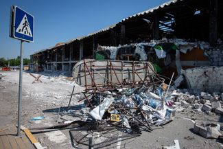 Разрушенный торговый центр «Жираф» в Ирпене. 10 июня 2022 года
