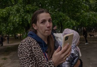 Жительница Харькова, чей дом был поврежден при обстреле