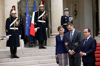 Президент Франции Франсуа Олланд и король Испании Филипп VI с женой в Елисейском дворце