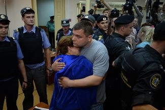 Петр Офицеров в Ленинском районном суде Кирова, приговорившего его к четырем годам реального срока, 18 июня 2013 года