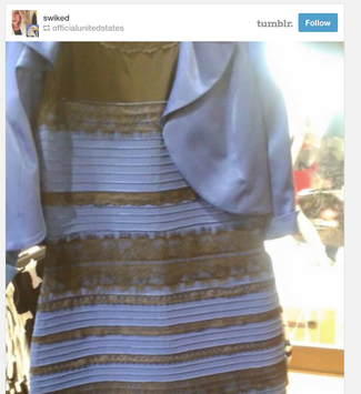 «Ребята, помогите мне: это бело-золотое или черно-синее платье? Мы с моими друзьями совершенно не можем сойтись во мнении»