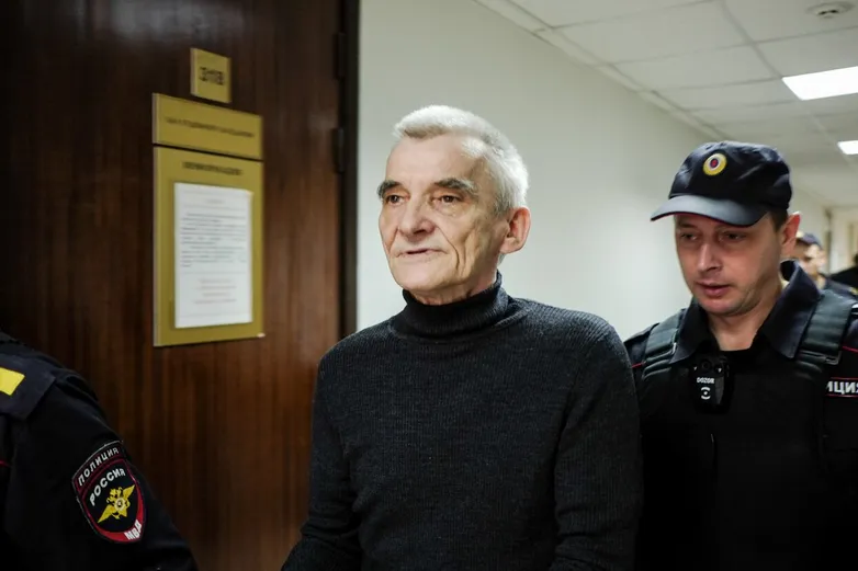 Почему Юрию Дмитриеву так сильно и резко ужесточили приговор — до 13 лет колонии строгого режима?