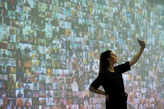 Выставка «Selfie to Self-Expression» в лондонской галерее Саатчи