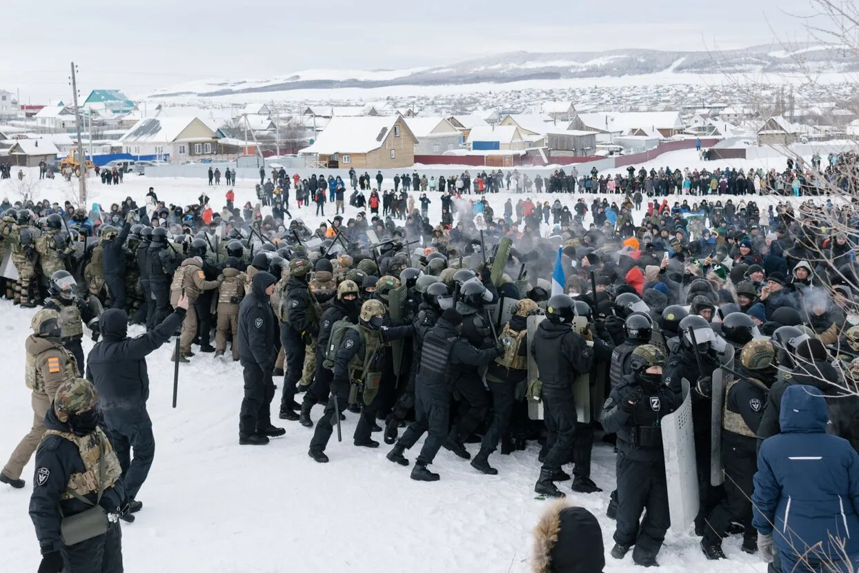 В Башкортостане расследуют дело о протестах, которые прошли в январе 2024  года. По версии следствия, их участники оказывали «вооруженное  сопротивление» Такой формулировки раньше не было в делах о «массовых  беспорядках» — Meduza