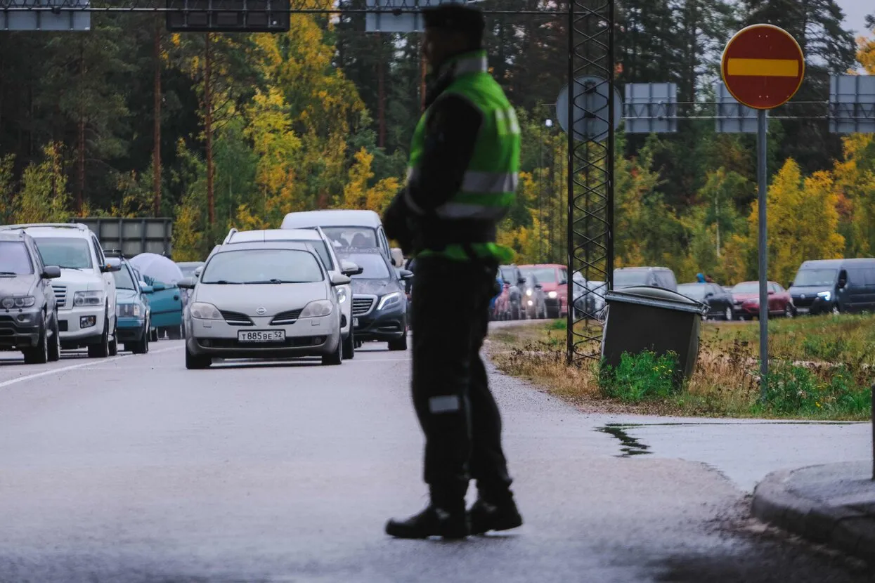 Финляндия вслед за странами Балтии запрещает въезд автомобилей с  российскими номерами В Эстонии предлагают конфисковывать машины, которые  уже находятся в стране — Meduza