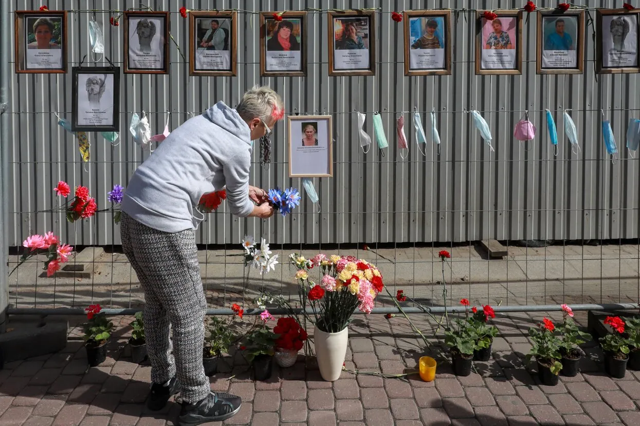 Не страшно только тем, кто гуляет на улице В Петербурге умирают медики с  коронавирусом — но не все смерти попадают в статистику. Вот как это  происходит — Meduza