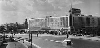 1 августа 1970 года. «Россия» была внесена в Книгу рекордов Гиннеса как самая большая гостиница в мире