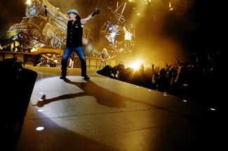 Вокалист AC/DC Брайан Джонсон на концерте в Норвегии, 18 февраля 2009 года