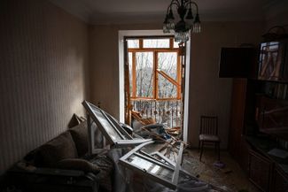 Квартира, поврежденная при падении обломков сбитых российских ракет