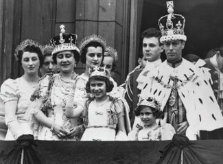 Коронация Георга VI — отца Елизаветы II. 12 мая 1937 года. Георг VI занимал престол до смерти в феврале 1952 года