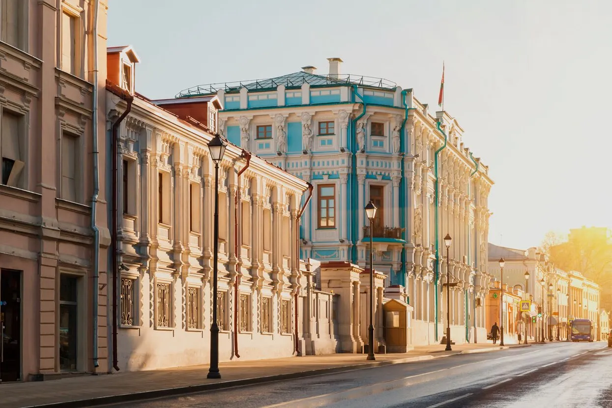 Из-за причудливой формы дом напоминает огромное насекомое Гид по центру  Москвы и его архитектуре — Meduza