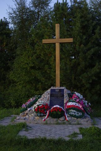 Крест в память о битве при Мишихе во время Забайкальского восстания (до сноса). Фотография 2013 года