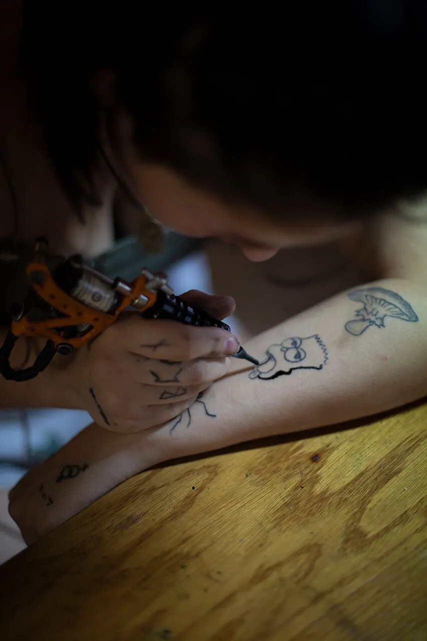 Как себе самому сделать татуировку?