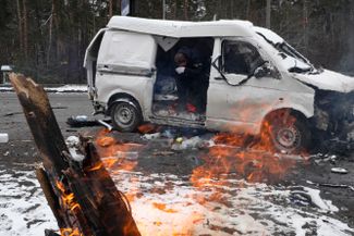 Последствия обстрела в Броварах недалеко от Киева