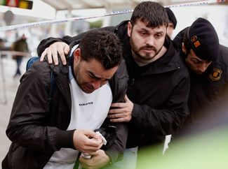 Члены семей погибших в аэропорту Барселоны
