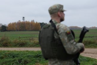 Литовский военный на границе с Калининградской областью. 26 октября 2026 года
