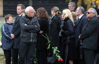 Похороны Анны Политковской на Троекуровском кладбище в Москве