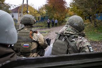 Российские военные в Луганской области
