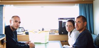 Участники «Национал-социалистического подполья» Уве Мундлос (слева), Беата Цшепе и Уве Бёнхардт на фото, предположительно сделанном в 2004 году