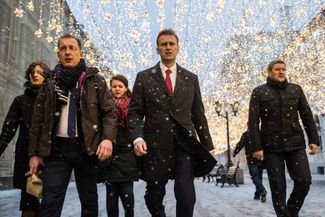 Navalny’s campaign staff hoped to make him so popular that the Central Election Commission would have to register him as a candidate despite the criminal cases against him. Officials summoned Navalny the day after he submitted his documents to run for president. He went to the meeting knowing that his application would inevitably be refused. December 25, 2017.