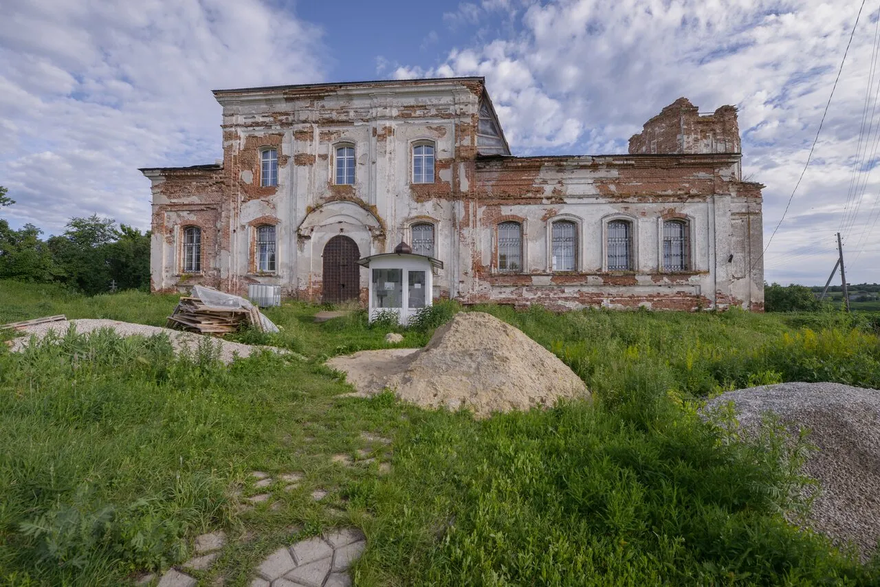 Лох возрожденный Саратовское село со звучным названием постепенно приходило  в упадок. Но потом в его истории начали происходить чудеса. Репортаж  Анастасии Якоревой — Meduza