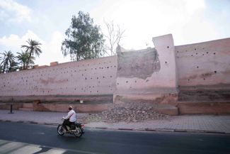 Поврежденная стена исторической медины Марракеша после землетрясения. 9 сентября 2023 года