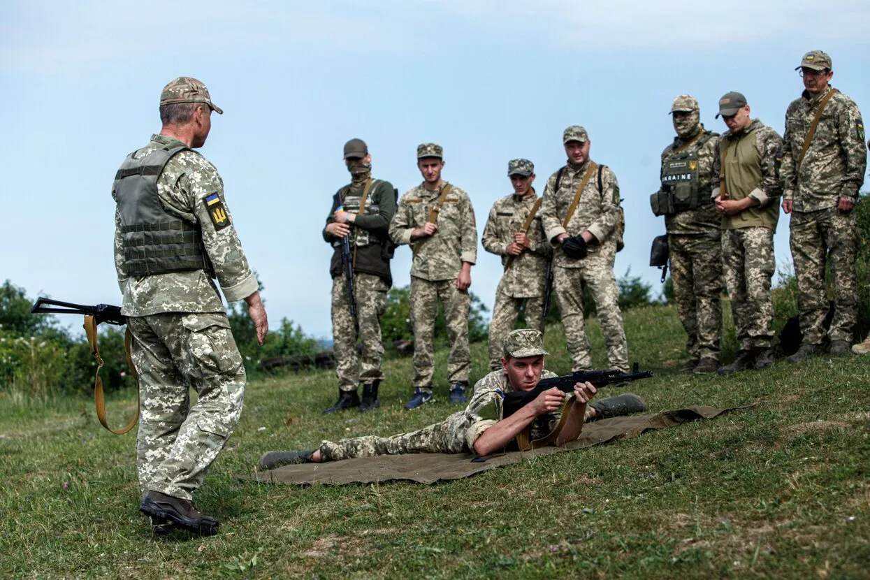 Велики шансы встретить военкома на техно-вечеринке» Пока одни украинцы  пытаются попасть на войну добровольцами, другим вручают повестки на пляжах  и в ночных клубах. Вот как это устроено — Meduza