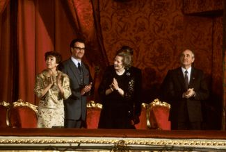 Британский премьер-министр Маргарет Тэтчер с четой Горбачевых в ложе Большого театра. Апрель 1989 года