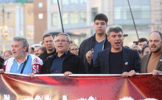 Борис Немцов во время акции «Марш мира» против войны на Украине. 21 сентября 2014 года
