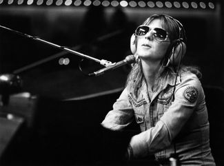 Кристин Макви в звукозаписывающей студии в США, 1975 год 