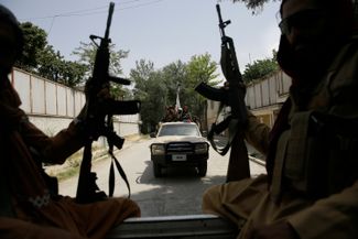 Патруль талибов на улицах Кабула. 19 августа 2021 года