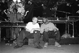 Эминем и рэпер Royce da 5'9'' в марте 1999 года в нью-йоркском клубе