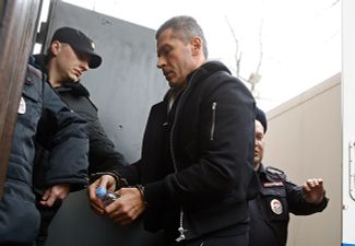 Зиявудина Магомедова доставляют в Тверской суд Москвы. 31 марта 2018 года