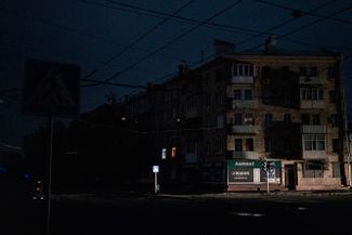 После ракетных ударов по харьковской ТЭЦ-5 город погрузился в темноту