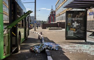 Одной из погибших в результате российской атаки 22 июня оказалась пассажирка троллейбуса, который высаживал людей на остановке недалеко от места «прилета»