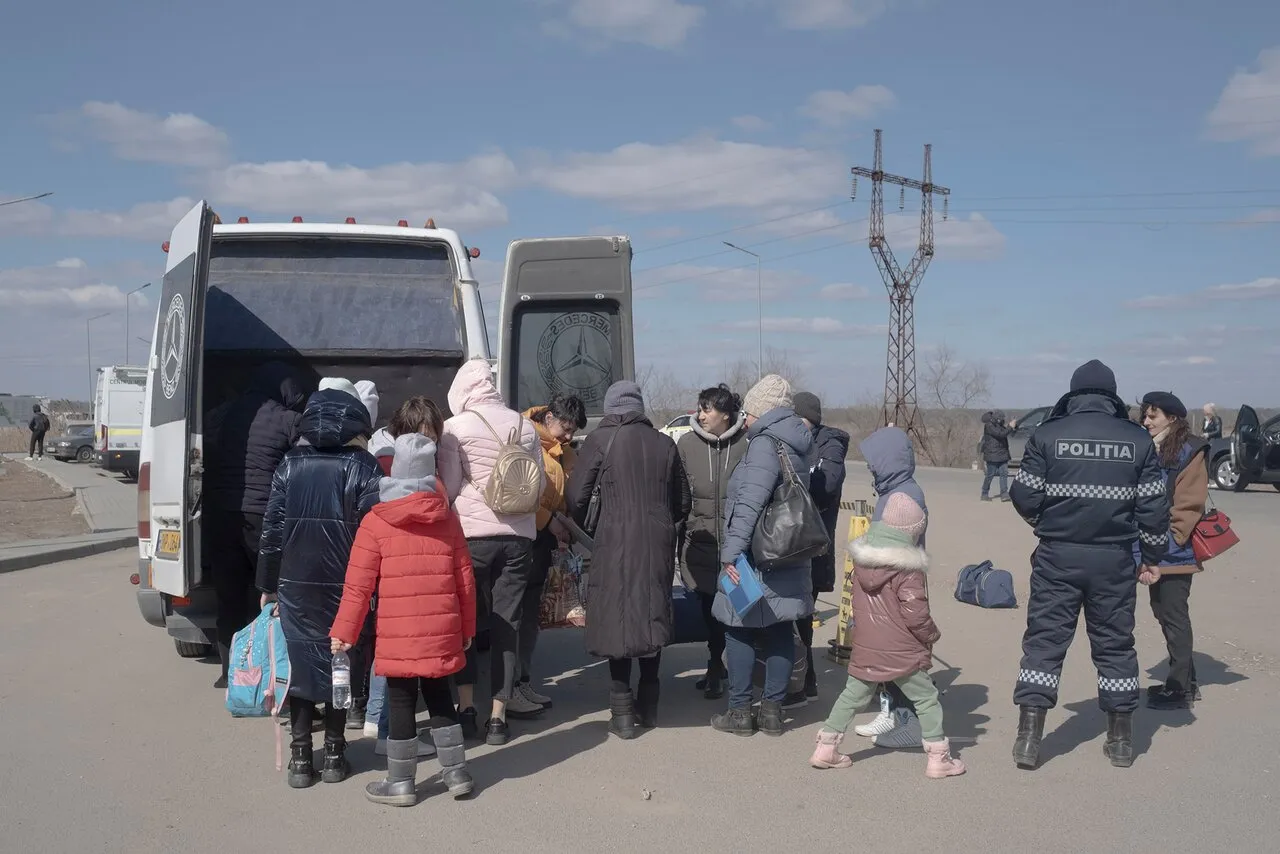 Мы решили сидеть здесь. Поближе к дому Многие украинцы бегут от войны через  Молдову. Но некоторые остаются. Репортаж «Медузы» — Meduza