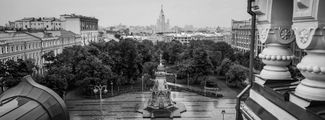 The view of the Kotelnicheskaya Embankment Building and the memorial “To the Heroes of Plevna.” Photographed from the roof of the Polytechnic Museum. 