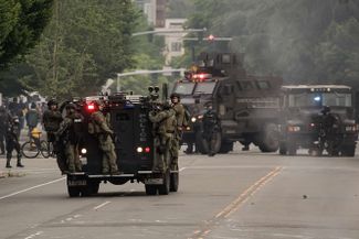 Национальная гвардия в городе Белвью (штат Вашингтон), 31 мая 2020 года