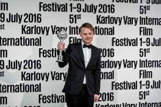 Иван И. Твердовский со специальным призом жюри за фильм «Зоология» на фестивале в Карловых Варах, 9 июля 2016 года