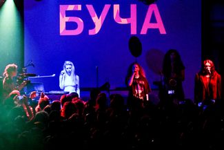 Из <a href="https://meduza.io/feature/2022/05/19/rossiya-okkupirovana-putinym" rel="noopener noreferrer" الهدف="_فارغ">interview</a> With Maria Alekhina on May 19, 2022 about the “Riot Days” tour: “This is the story that happened [со мной перед и после участия в панк-молебне в храме Христа Спасителя]But, first, visually, it includes all kinds of pieces from the future. Second, there are extended moments in which we can not only improvise, but provide a more rigorous understanding of the context of the day. We perform in Russian. But we always have a screen with subtitles. And another video. This isn’t just a video sequence, it’s visual art. We have a piece at the concert in which we show political prisoners. This is a superior driving piece. Everyone understands that these people must be released. [Еще] We also plan to donate a portion of the money <a href="https://ohmatdyt.com.ua/en/slider/the-hospital-is-working-and-standing-for-life/" rel="noopener noreferrer" الهدف="_فارغ">Children’s Hospital</a> In Kyiv. How much will be clear at the end of the tour.”/></div>
</div>
</div><figcaption/></figure>
</div>
<p><a href=