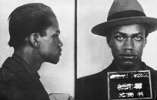 Фотография Малкольма Икса в отделе бостонской полиции после задержания за кражу. 1944 год
