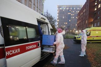 An ambulance outside of St. Petersburg’s Pokrovsky Hospital, where coronavirus patients are taken for treatment