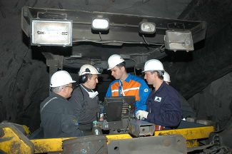 Mikhail Prokhorov (center) at the Oktyabrskaya mine in Norilsk.