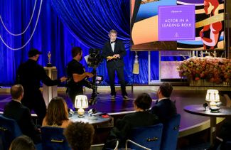 Хоакин Феникс, получивший «Оскар» в прошлом году, объявляет лучшего актера