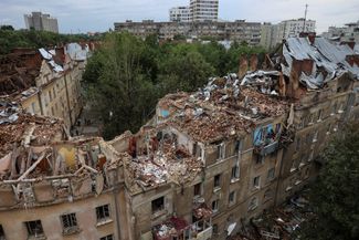 Жилой дом после российского ракетного удара во Львове. 7 июля 2023 года