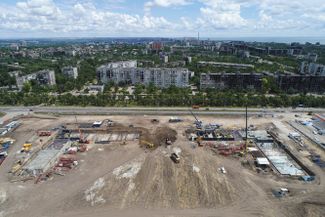 Стройка на пересечении проспекта Мира и улицы Куприна, которую ведет военно-строительный комплекс Минобороны России. Здесь планируют построить 12 пятиэтажных жилых домов