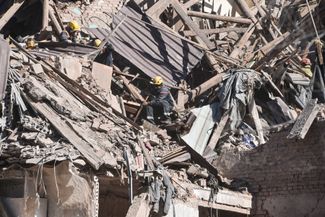 Removing the ruins of an apartment building in the Dnieper, April 25, 2026
